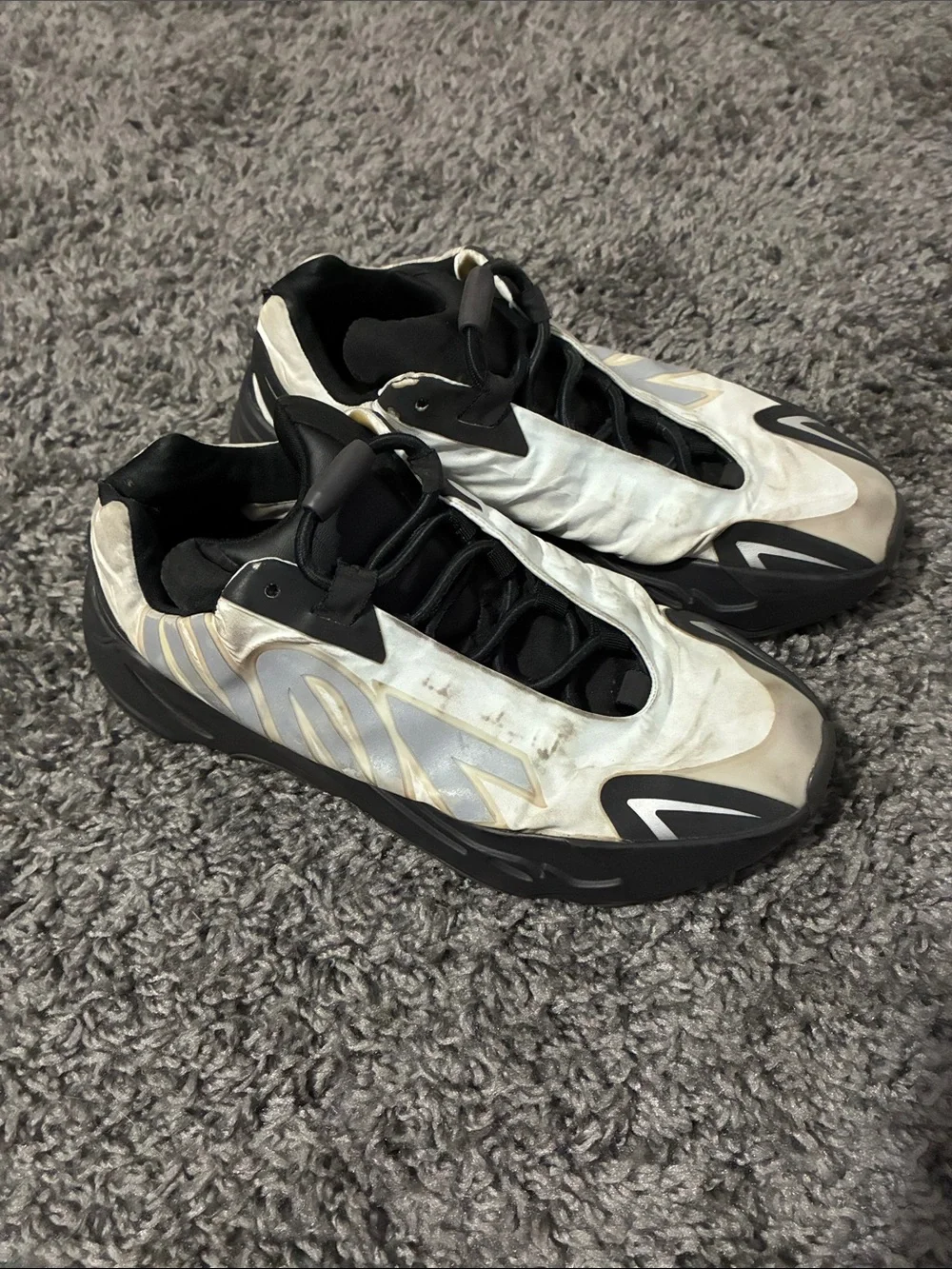 Adidas Yeezy 700